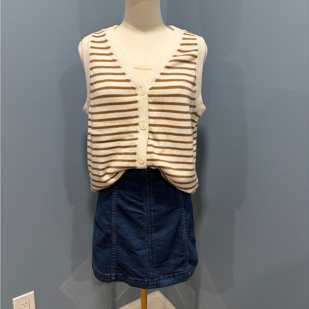 Croft & Barrow Striped Sweater Vest Women’s Medium Cream Brown Button Front Knit - Picture 5 of 7